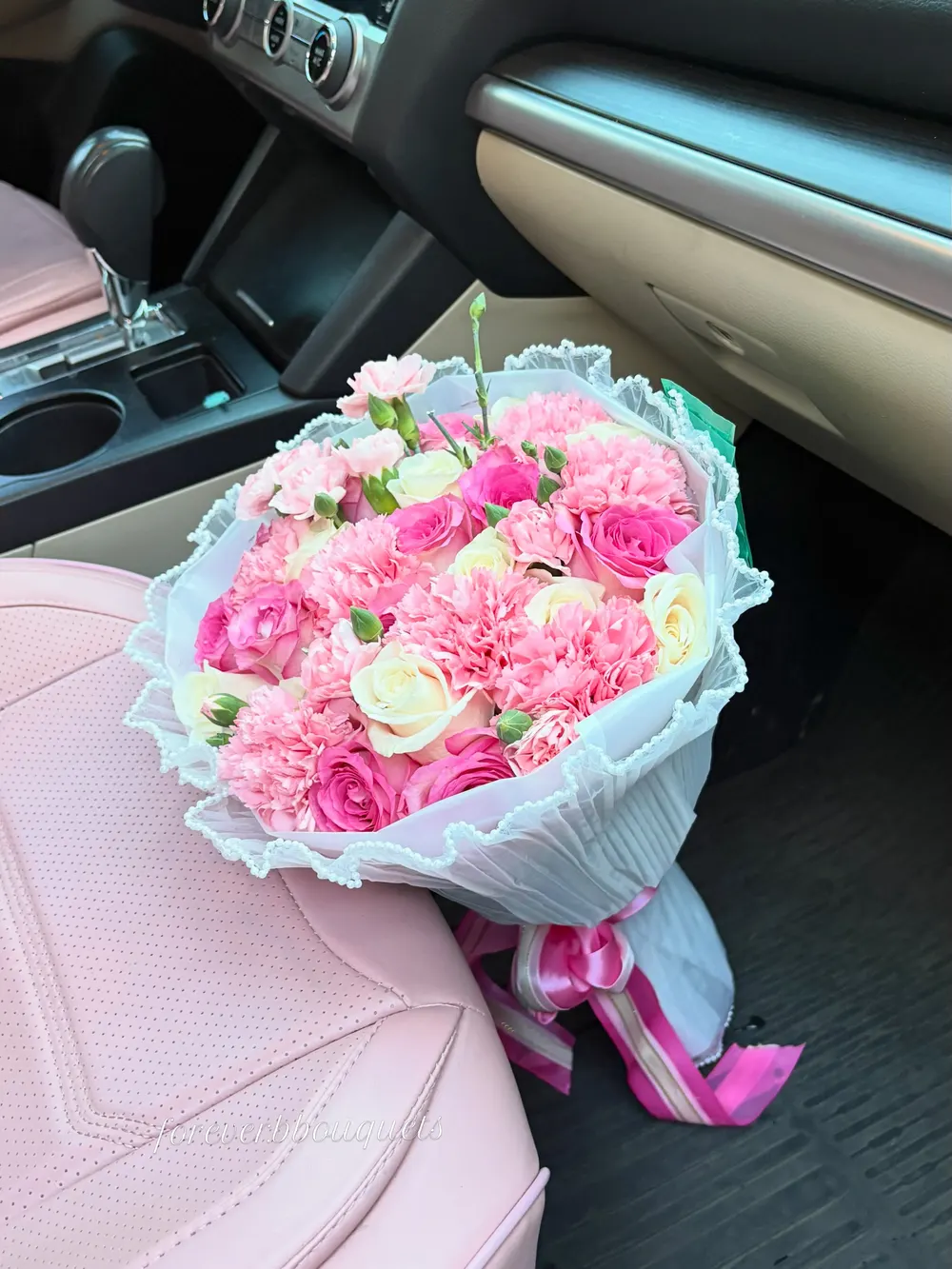 Bouquet in pink and cream tones